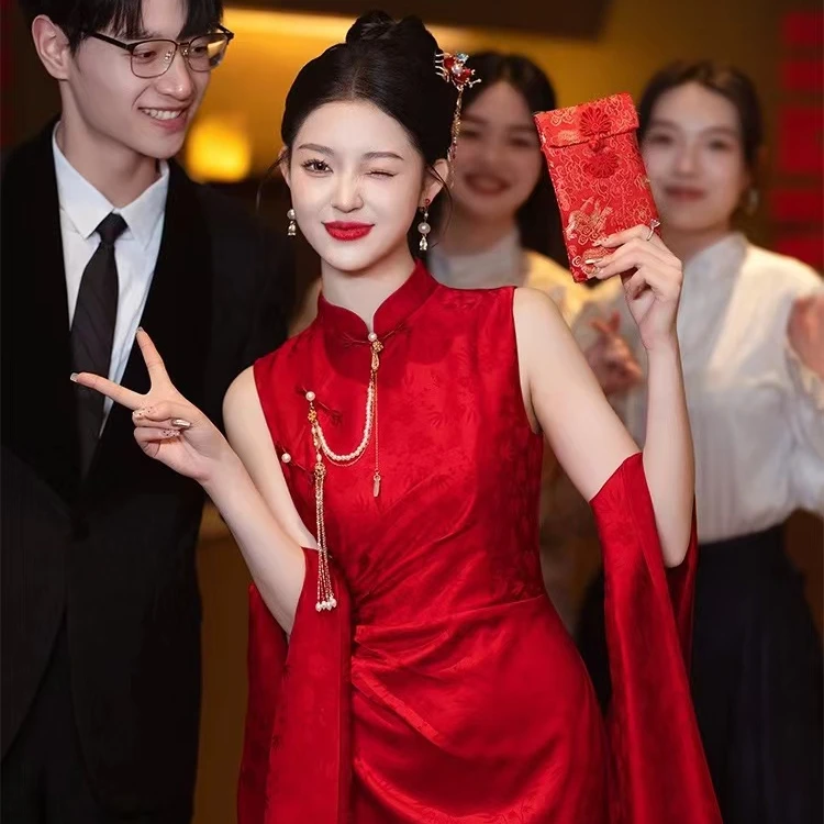 新中式晨袍夏季无袖订婚婚宴结婚敬酒出阁服（旗袍＋披肩＋吊坠）