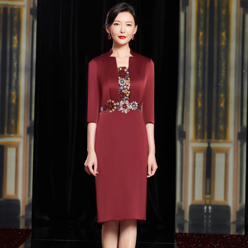 MANKESHU/蔓珂舒中年妈妈连衣裙2022新款时尚高贵大码刺绣裙子女