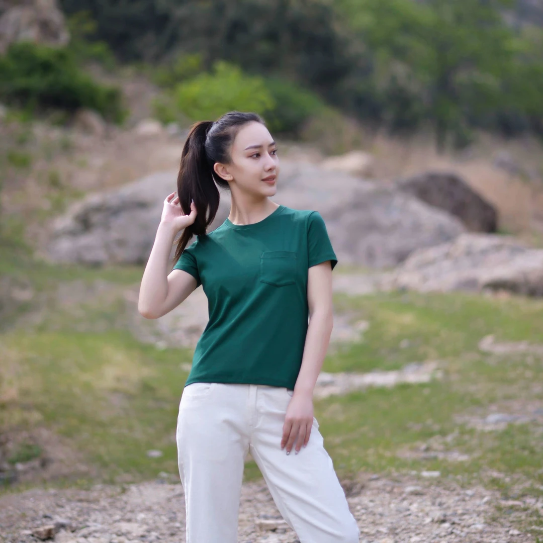 布衣良作布衣良作2023春夏新品女士圆领T恤液氨技术新疆长绒棉