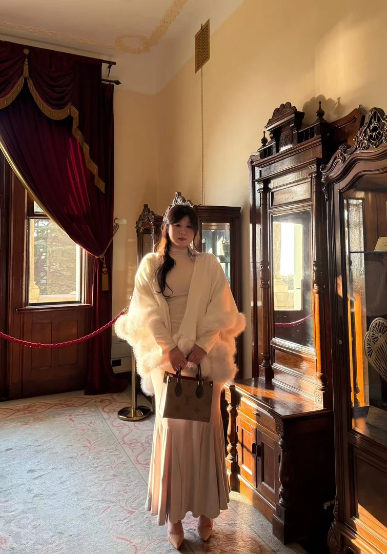 秋冬针织毛毛感披肩+半高领打底+鱼尾半身裙套装