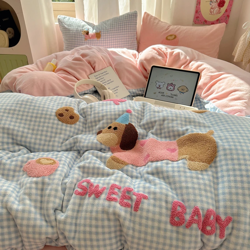 腊肠狗卡通牛奶绒毛巾绣四件套可爱冬天加绒被套被罩床单人三件套