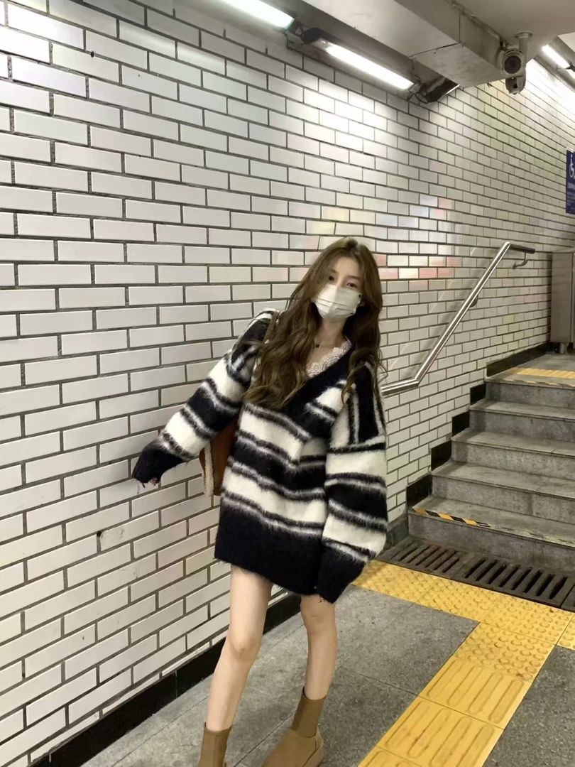 2025秋冬新款韩系V领毛茸茸慵懒风针织衫女条纹毛衣开衫外套女