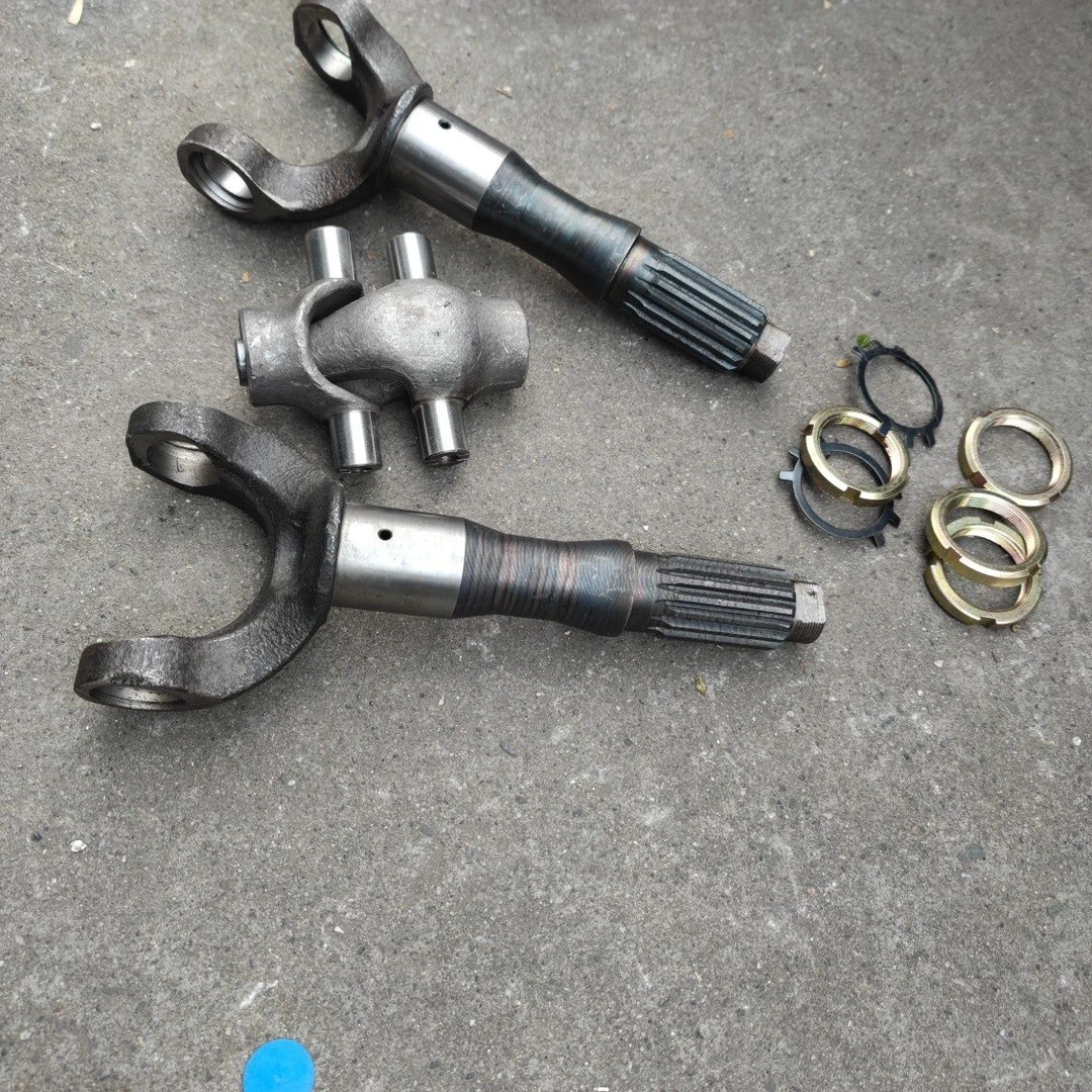 东风240/EQ2082E6D尖头军车配件半轴三销轴结构半轴前桥外半轴