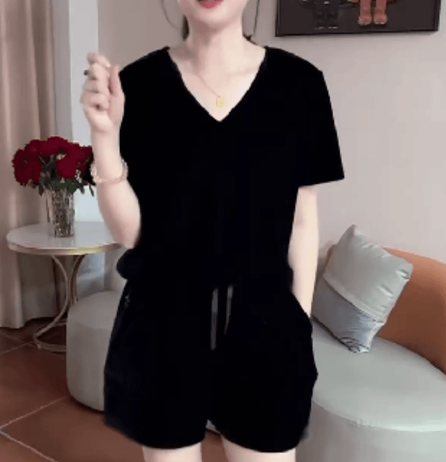 2024夏季新款时尚女装网红高级感休闲V领上衣短裤炸街女漂亮可可