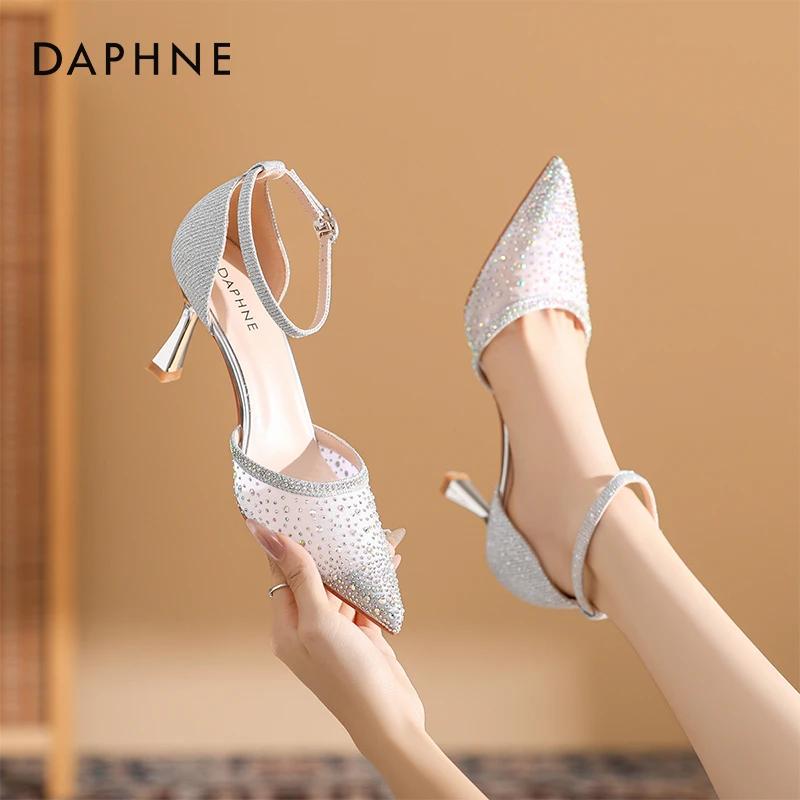 达芙妮优雅气质中空凉鞋高跟鞋2025女款透气网面尖头水钻细跟单鞋