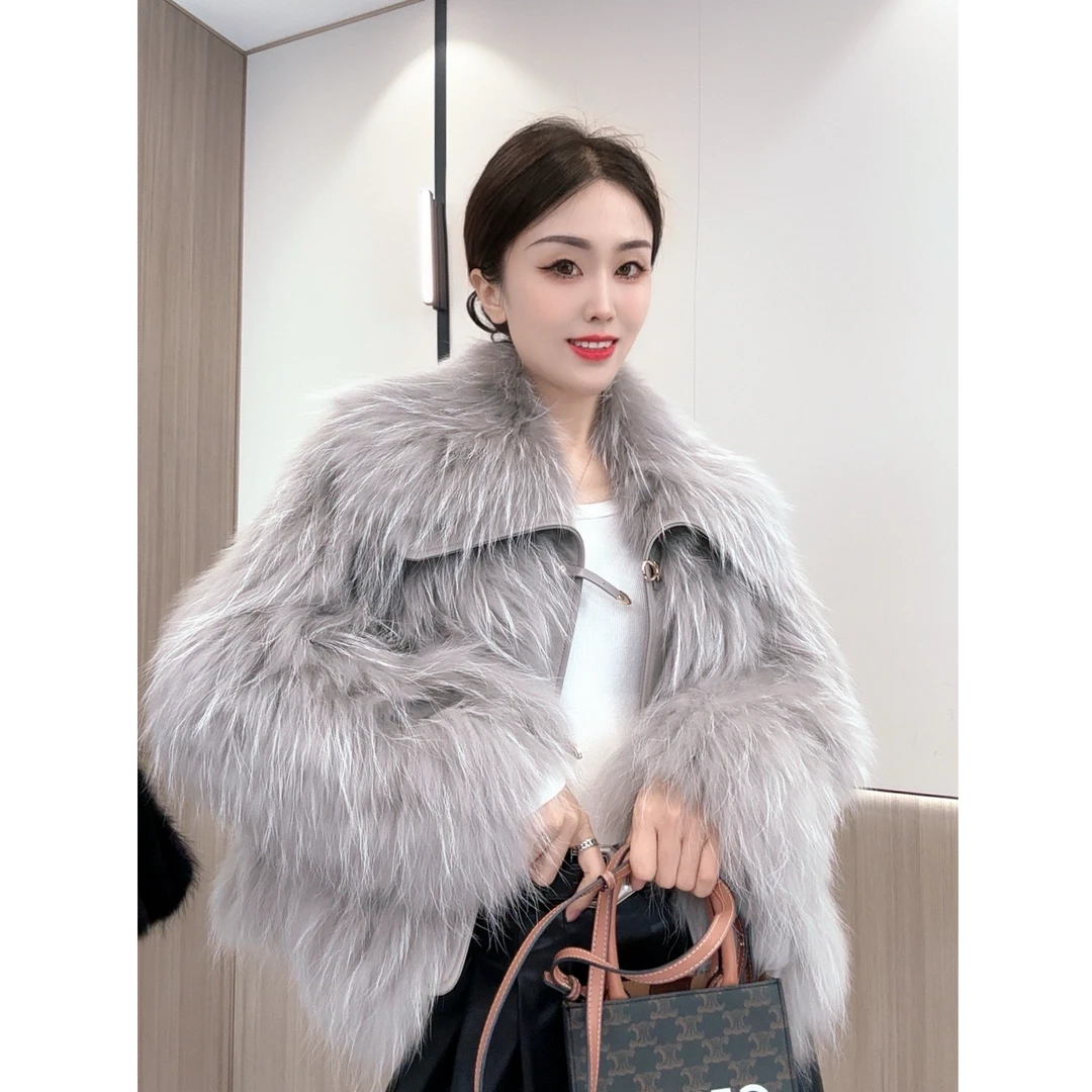 米莲娜2024秋冬新款银貉车条海军领气质短款冬季外套