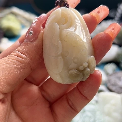 和田玉颈饰未镶嵌