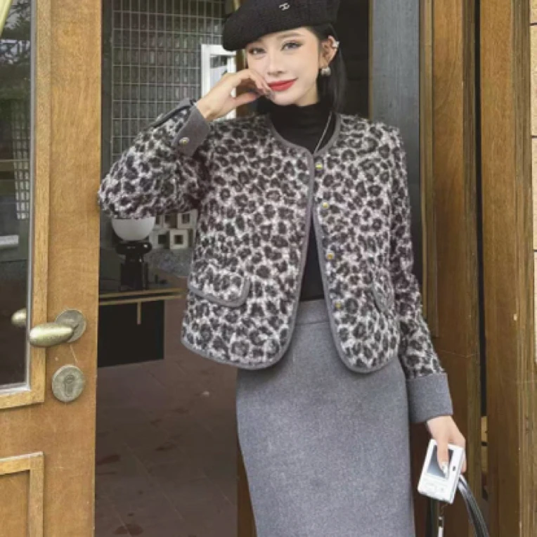 意法高货秋冬简约小香风豹纹毛呢羽绒套装女短款时尚洋气上衣