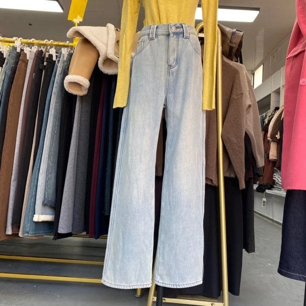 显瘦加绒长牛仔裤女高腰宽松直筒阔腿裤秋冬款浅色系窄版