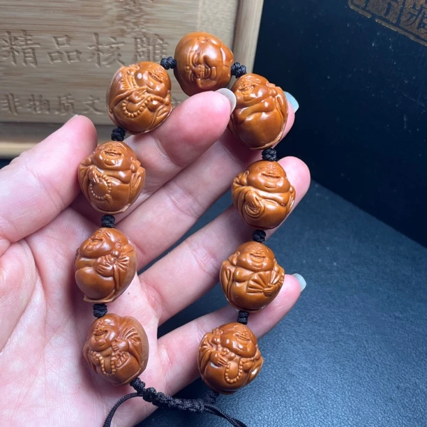 1.8精品手修铁核弥勒老料橄榄核雕（刘人义带证书）