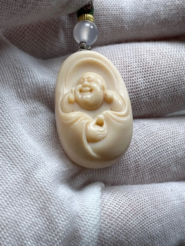 猛犸牙 精工雕刻脖挂 笑脸弥勒 整体黄润 色泽饱满