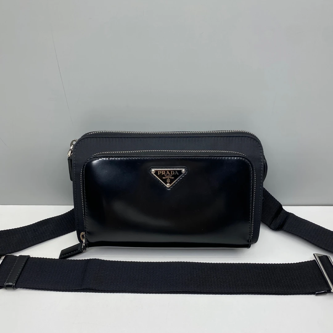 95新 Prada/普拉达 98新4964黑色光面牛皮拼尼龙男包斜挎包