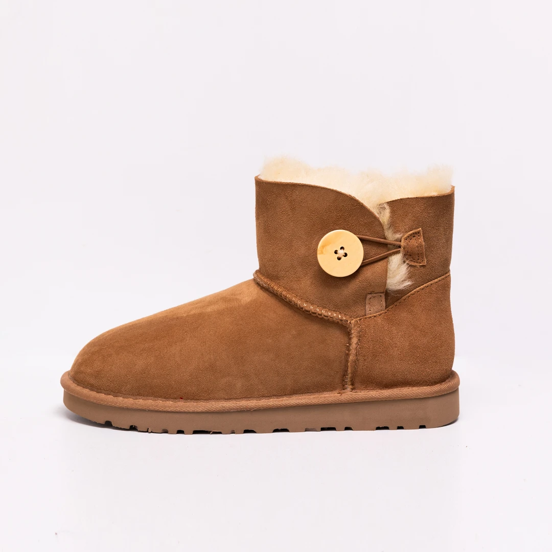 河南桑坡羊皮毛一体雪地靴冬季加绒加厚棉鞋木扣款常规底两穿鞋