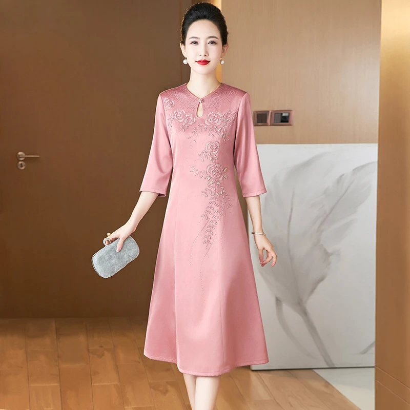 2023高端秋季新品妈妈装婚宴礼服大摆遮肚显瘦连衣裙