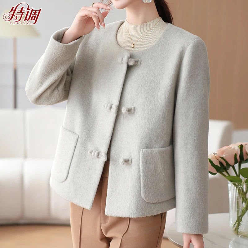 气质妈妈秋冬季外套女中老年人时尚短款休闲上衣服小个子中年冬装