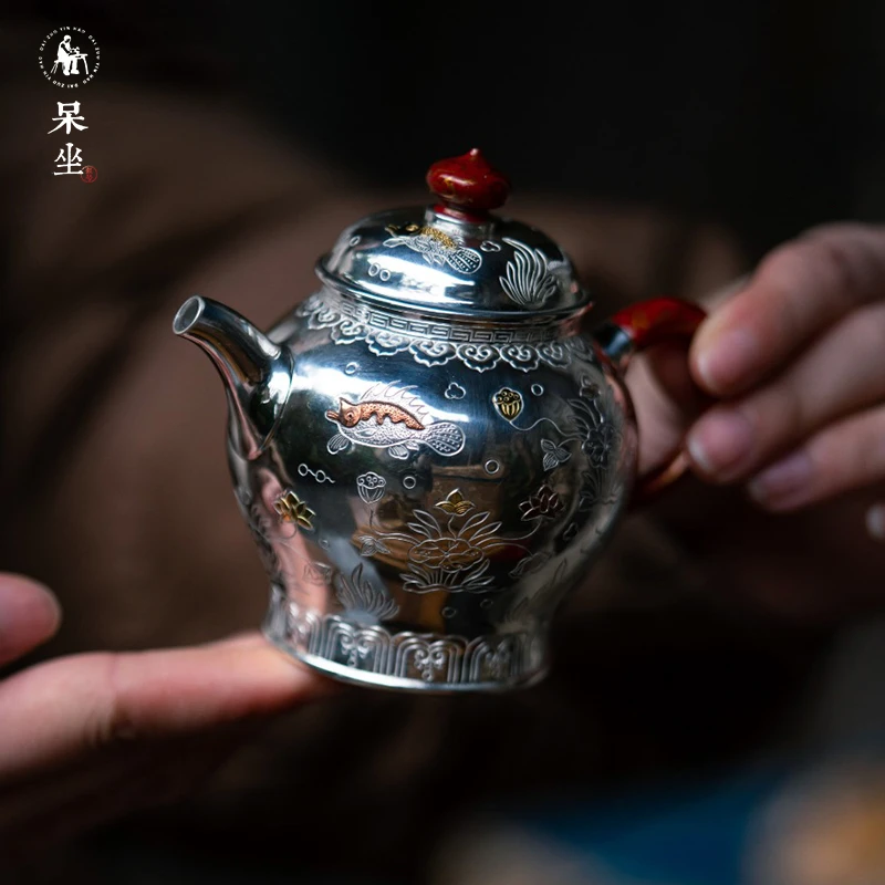 呆坐 |寸发标手作錾刻嵌金大漆鱼藻纹将军壶