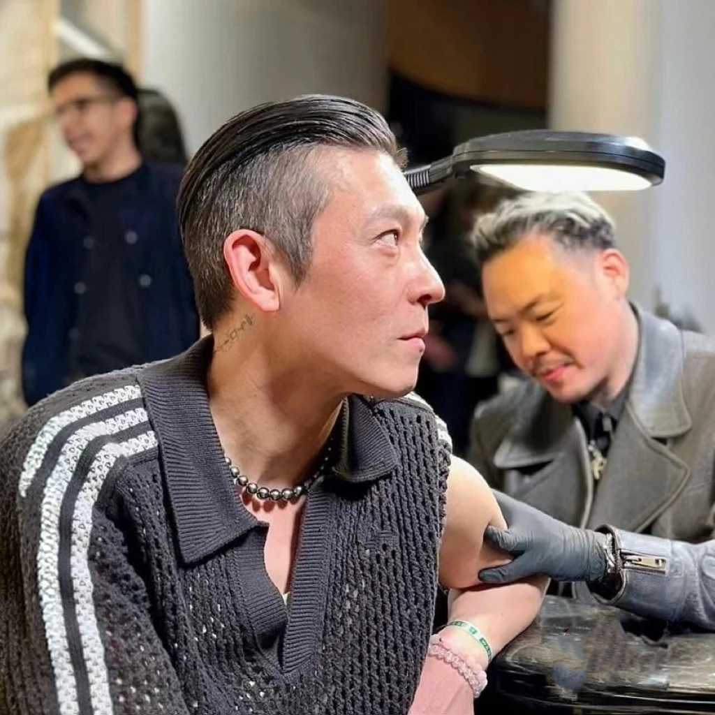 陈冠希同款联名三条杠破洞毛衣休闲短袖情侣复古男女同款短T潮