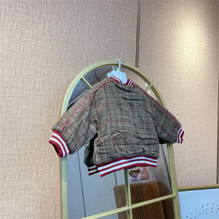 AV058   宝宝格子加绒厚外套