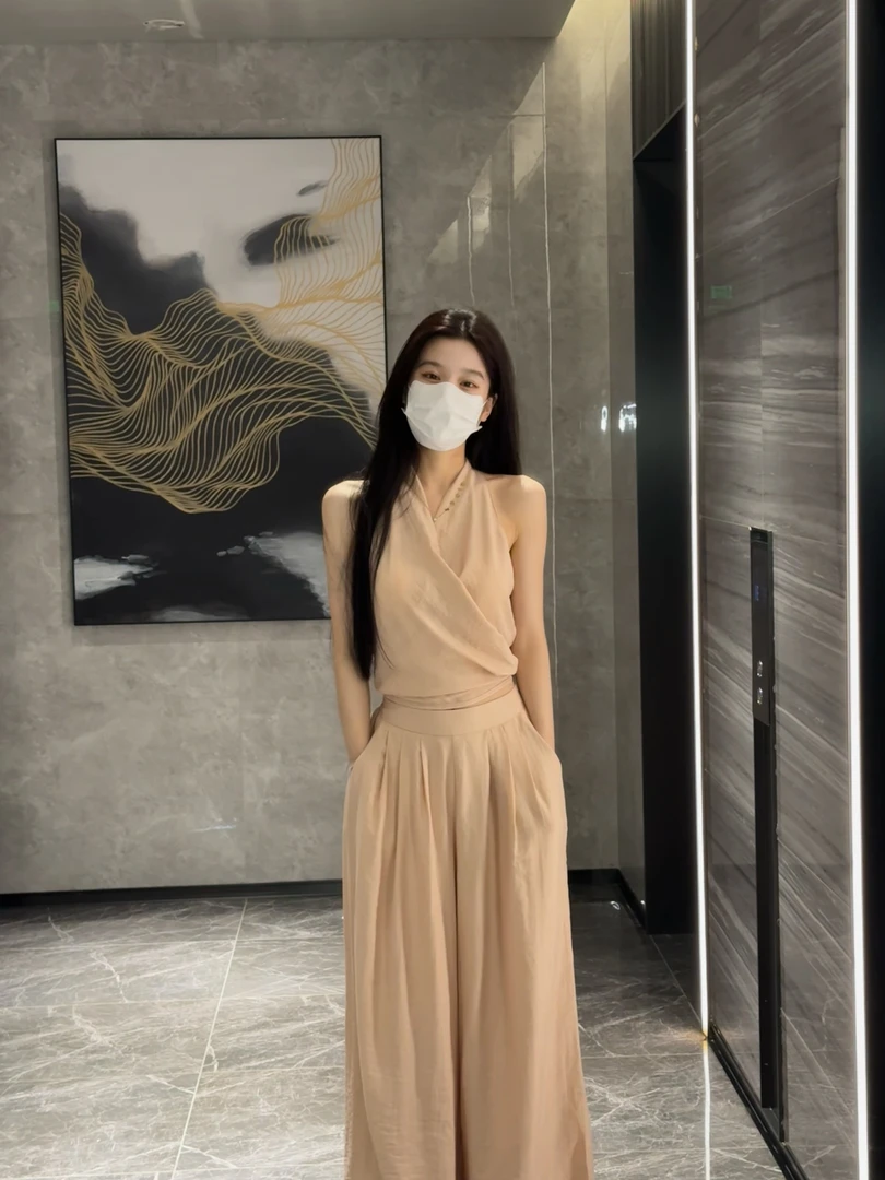 清仓 主打气质设计感v领挂脖上衣+阔腿裤套装女 1937