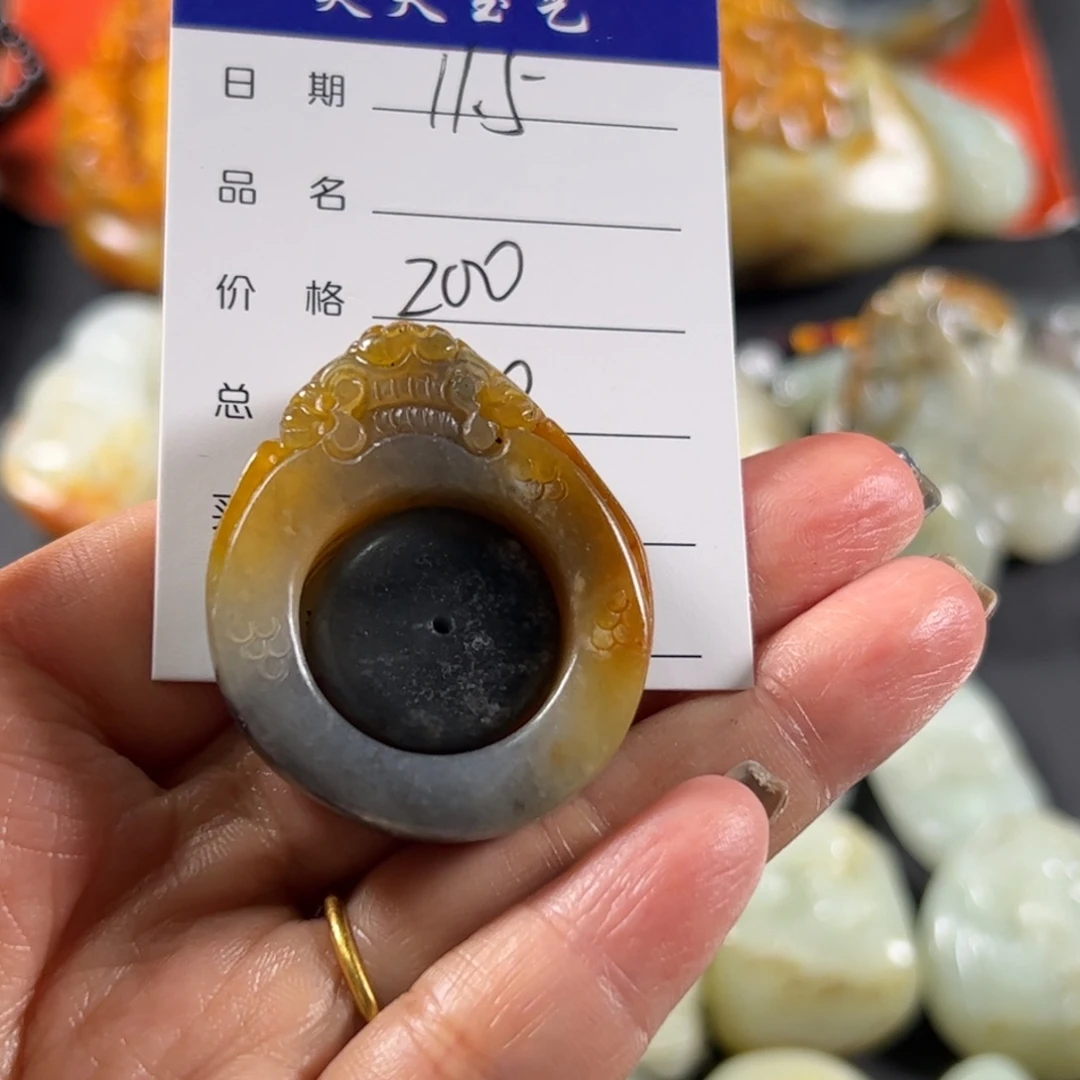 和田玉颈饰未镶嵌聚**至