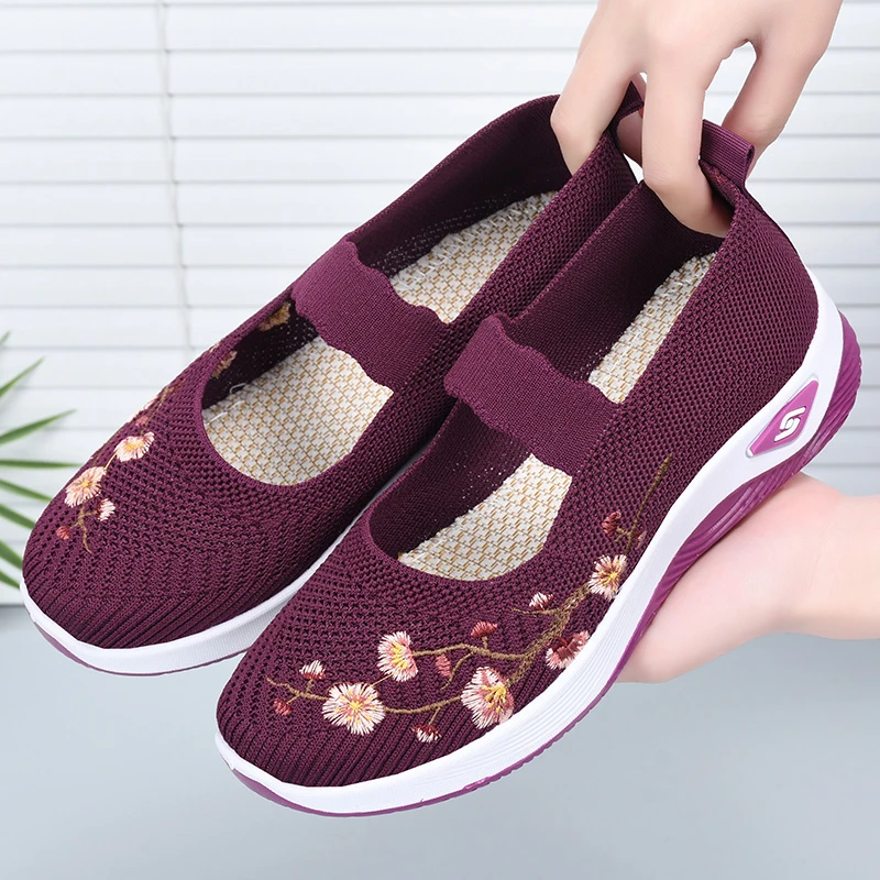 春秋老北京布鞋女透气轻便妈妈鞋绣花软底防滑中老年鞋平底健步鞋