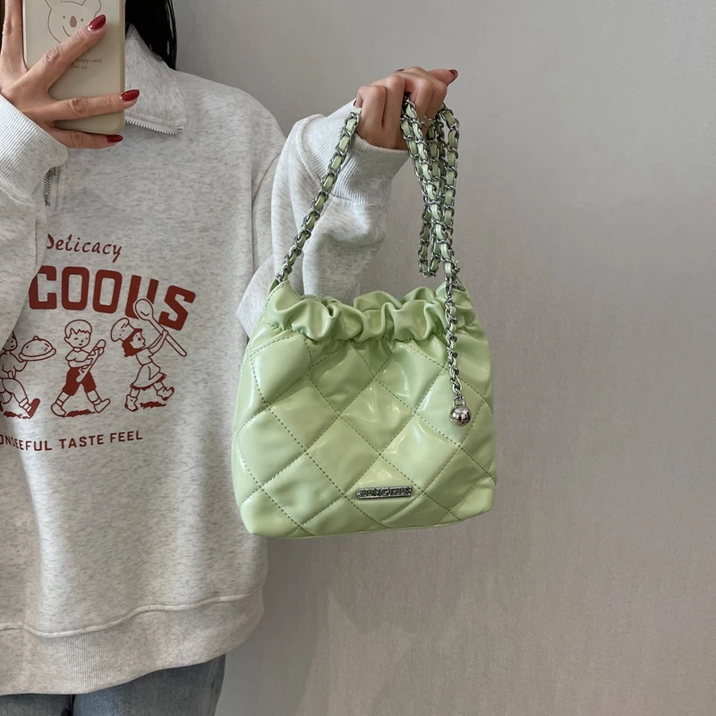春之舞水桶包包女2023新款小香风菱格链条百搭垃圾袋单肩包手拎包