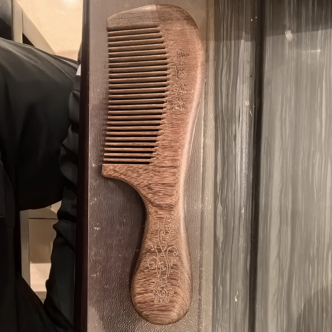 福袋金丝绿檀梳子一把