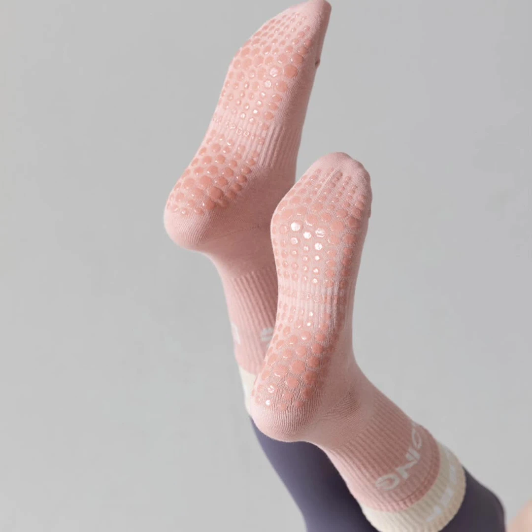 Mitaogirl矽胶防滑瑜伽袜女拼色中筒袜棉质健身普拉提高筒运动袜