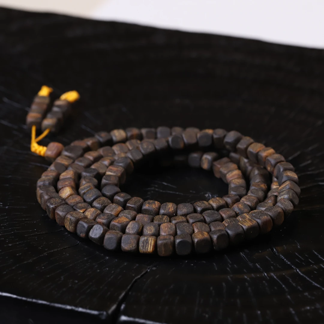 PT018海南绿奇楠沉香方糖高油沉水料108长串