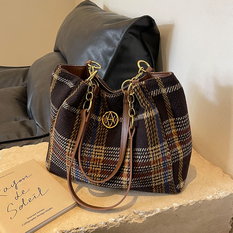 艾米兔女包2023新款大容量小众设计潮流百搭撞色质感单肩托特包