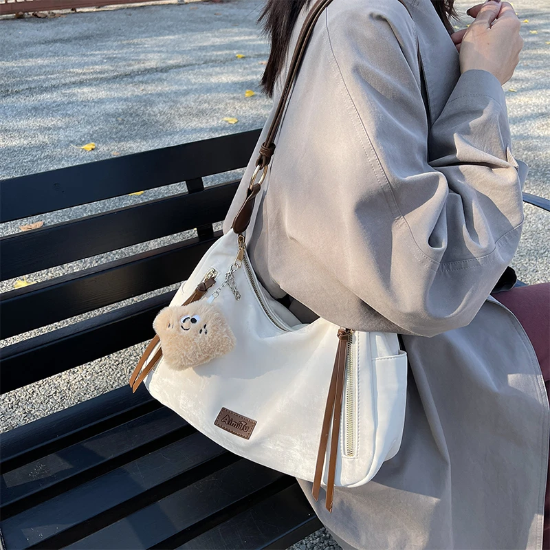 艾米兔女包通勤容量包包女今年新款小众设计洋气单肩斜挎托特包