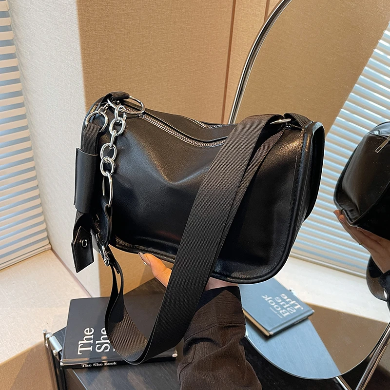 艾米兔女包2024新款洋气百搭休闲马鞍包时尚纯色质感单肩斜挎包