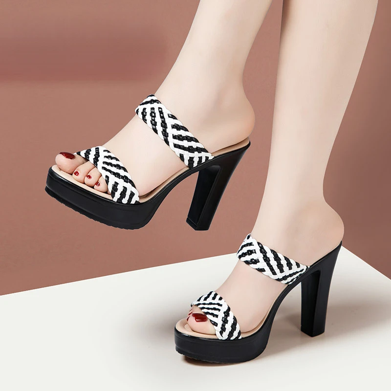 夏季女士一字拖高跟粗跟厚底防水台外穿舒适百搭时尚露趾凉拖鞋女