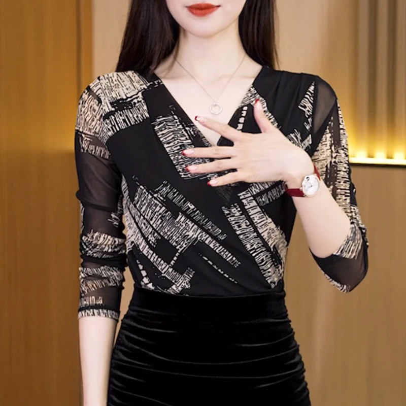 交叉V领网纱打底衫女内搭秋季2025年新款印花长袖t恤遮肚小衫上衣