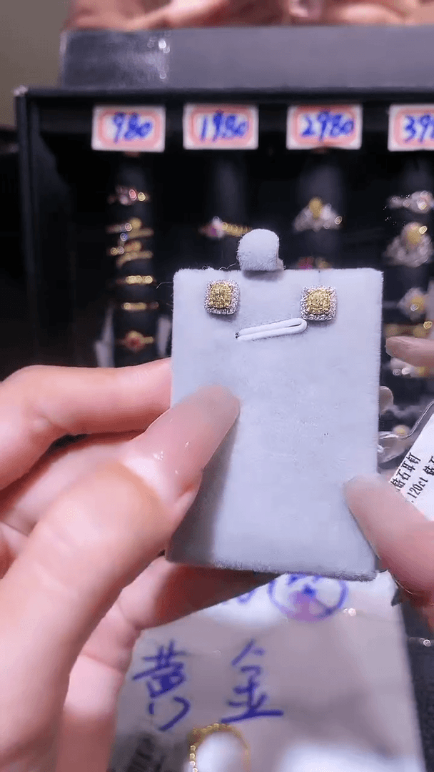 【闪购商品】钻石耳饰18K金镶嵌黄钻耳钉