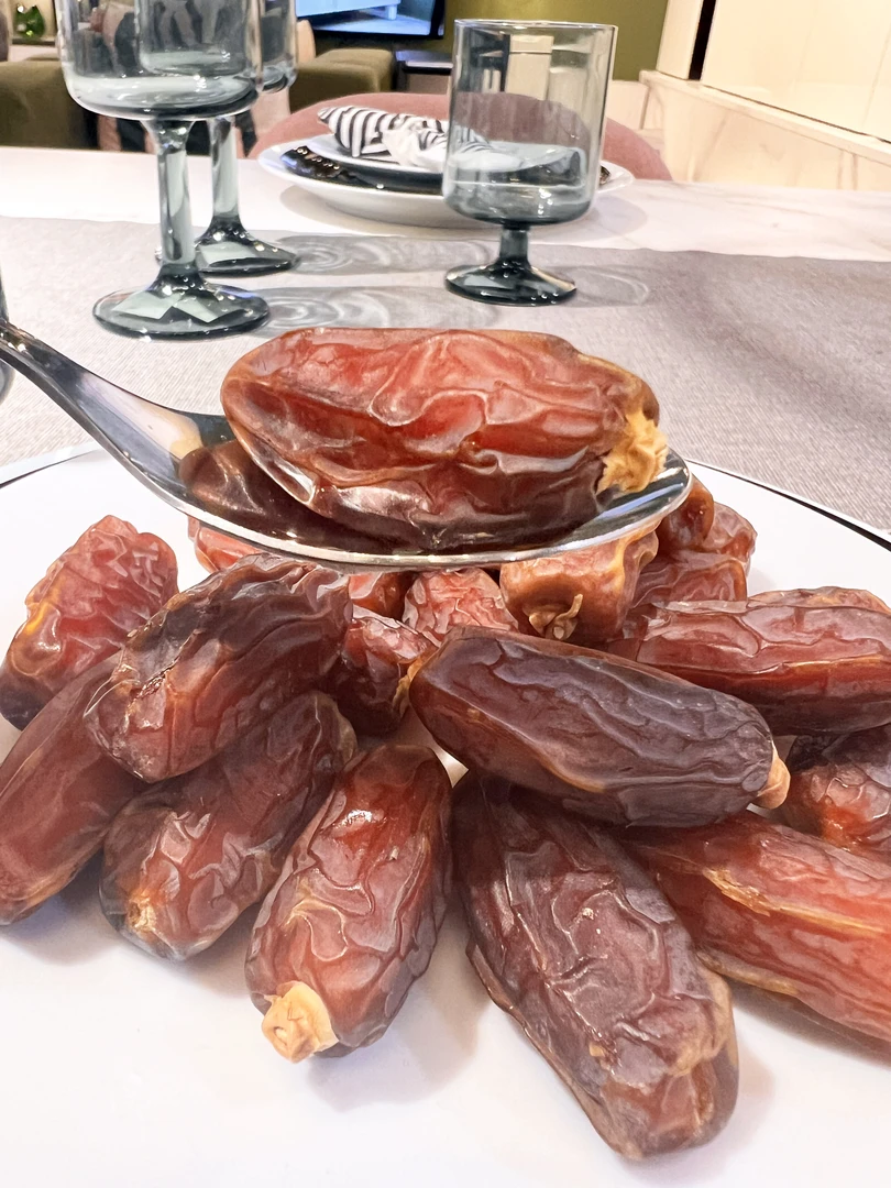 大颗粒进口沙特帝王椰枣零食精选优质营养精品原味美味