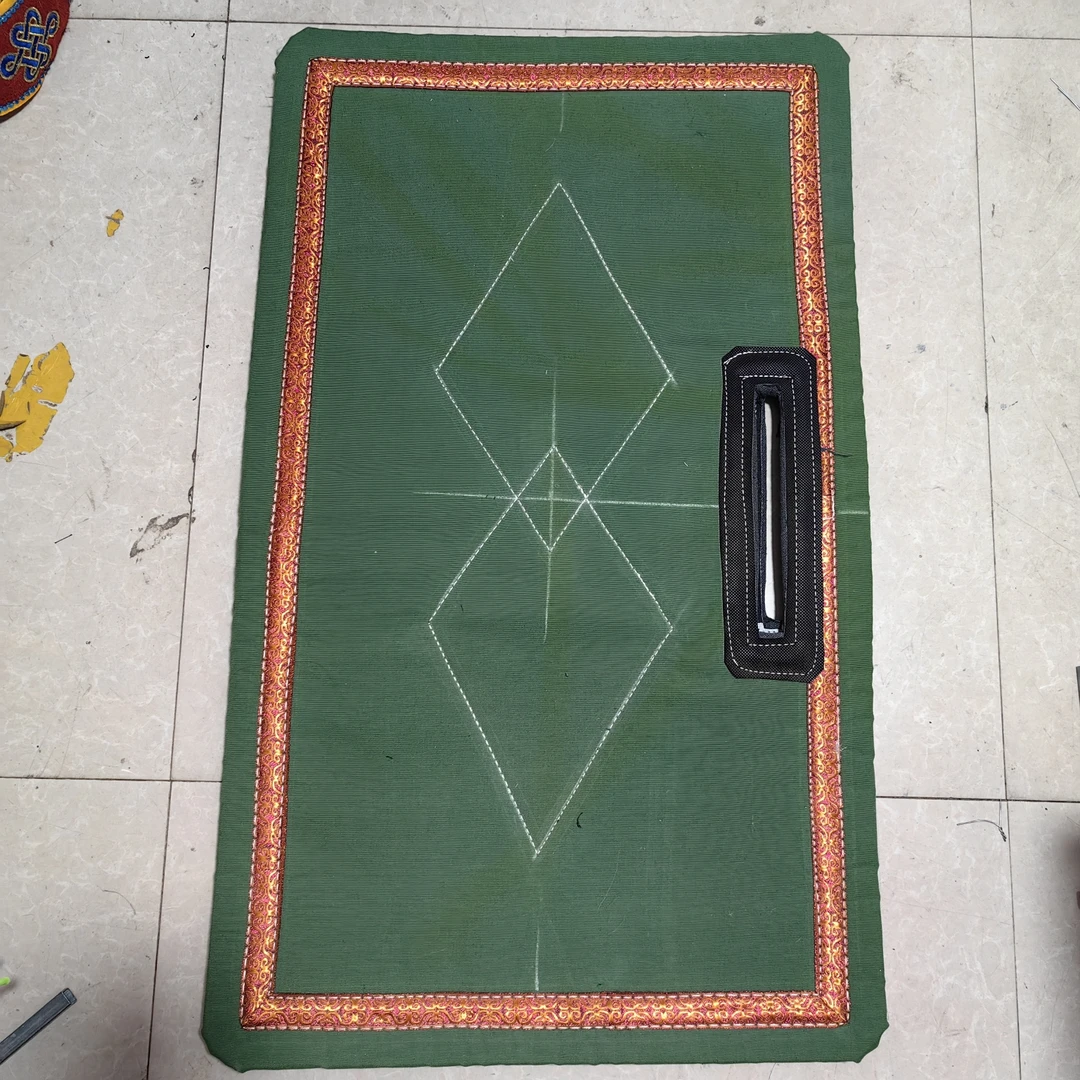 技巧鞍上垫。各种颜色。压缩毡子材质制作。结实不易变形