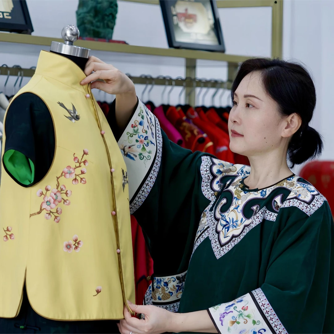 烟与胭新中式绣花手绘薄棉背心