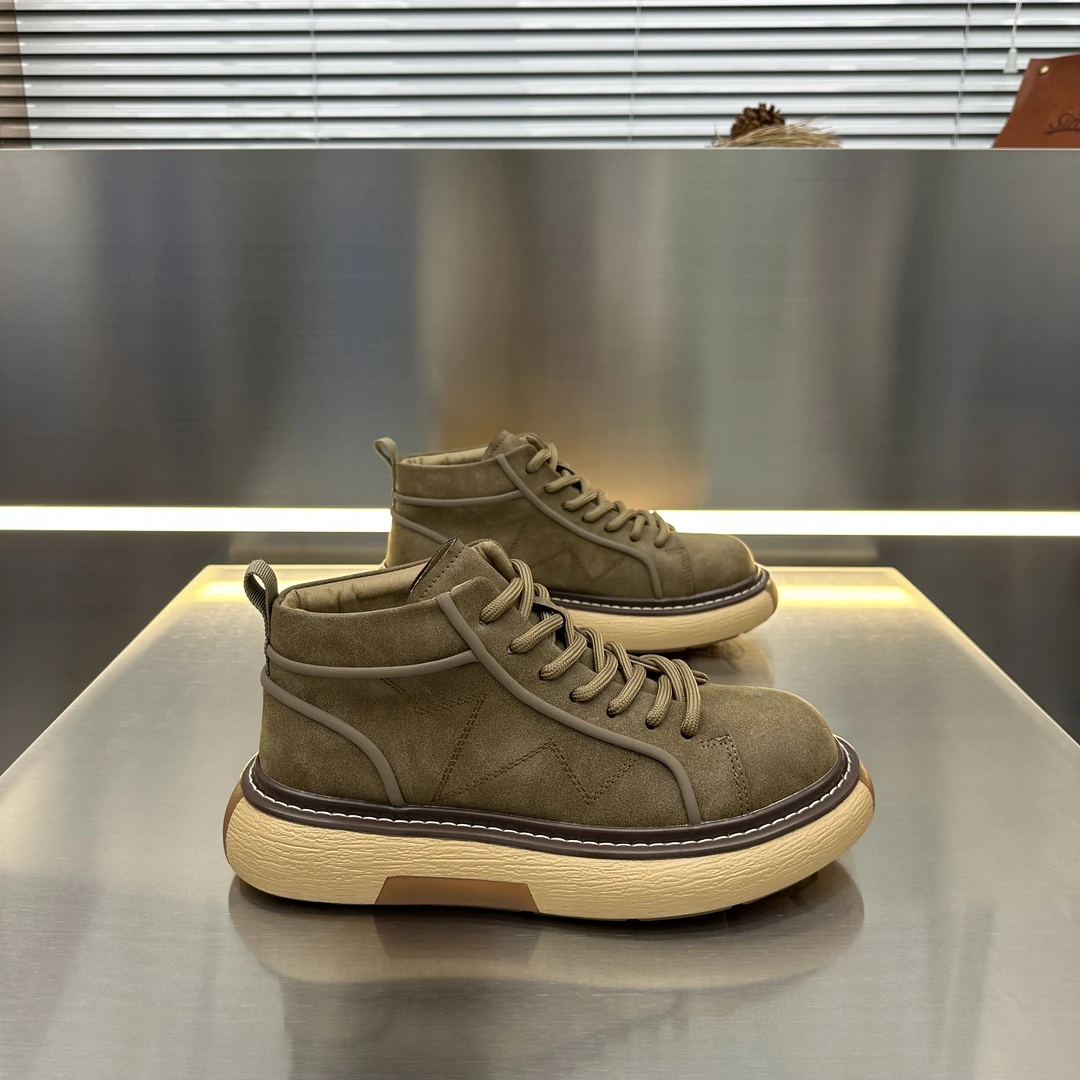 男士时尚圆头休闲马丁靴厚底透气防滑疯马皮潮流英伦风男鞋潮鞋男