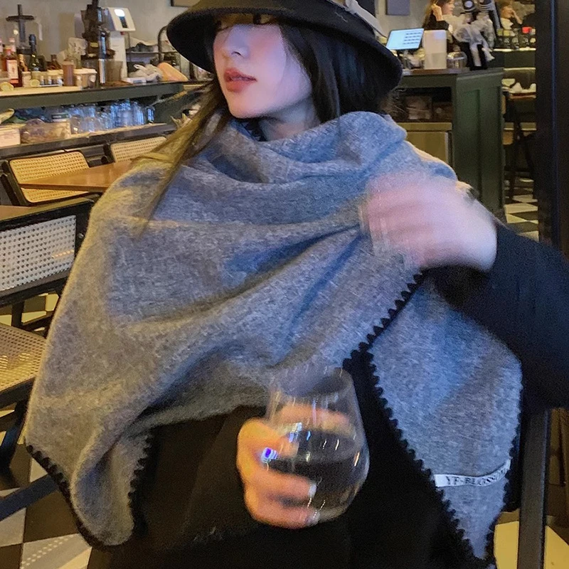 围巾女冬季2023新款百搭纯色三角巾锁边围脖高级感气质显白披肩