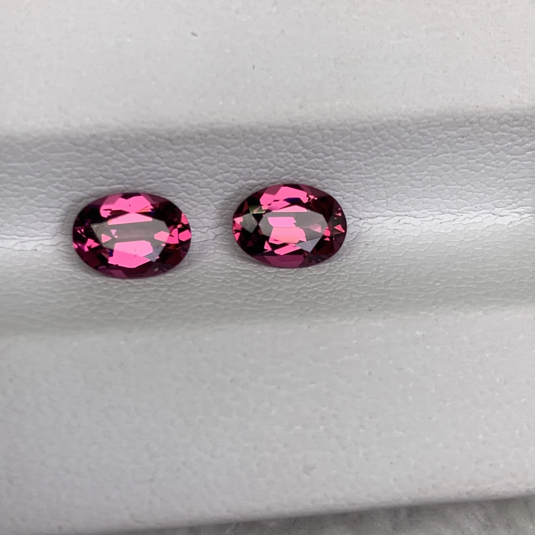 天然镁铝石榴石戒面裸石重1.93克拉 尺寸5乘7全净体颜色正靓货