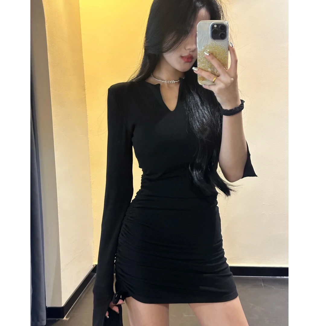 【似水流连】秋冬新款设计感修身显瘦包臀短裙辣妹风一字肩连衣裙