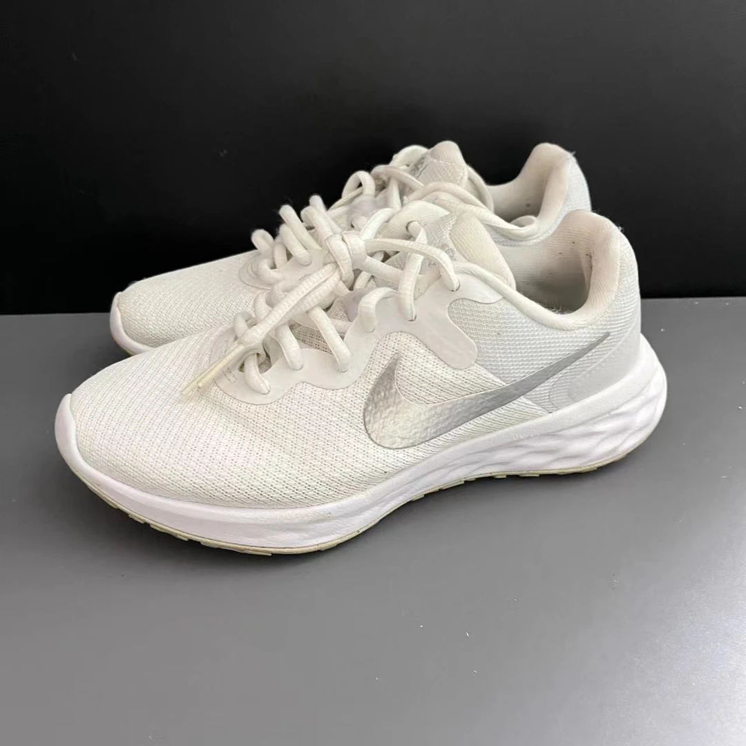 35.5码 低帮 白色 跑鞋 95新