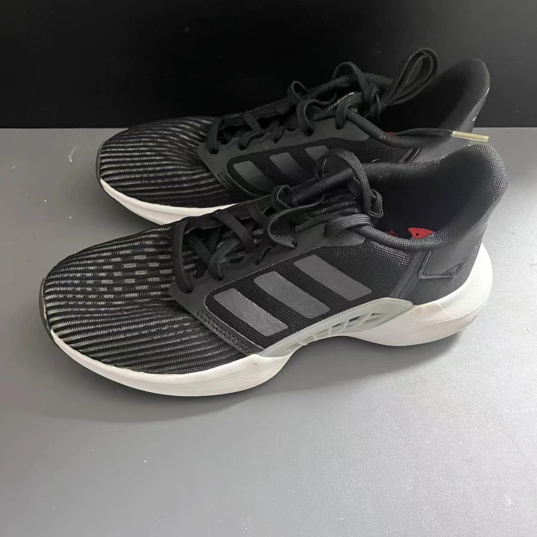 38码 低帮 黑色 跑鞋 95新