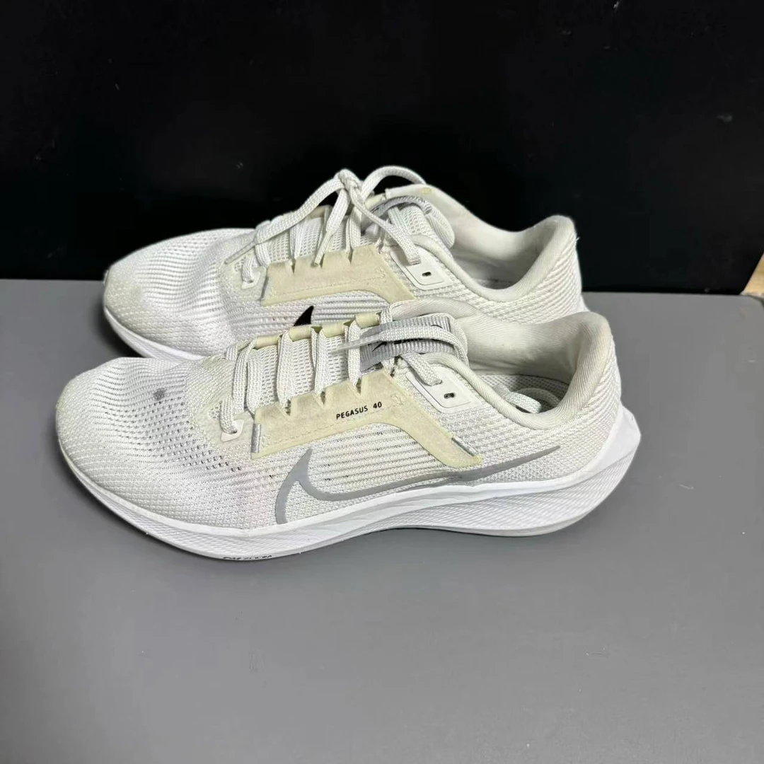 40.5码/男子 低帮 跑鞋/鞋面 黑点