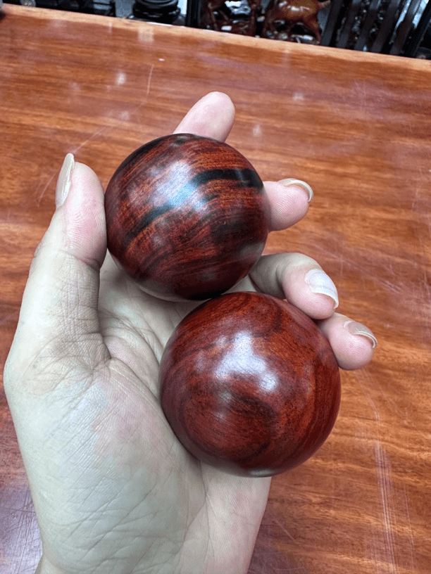 黑飘红手球摆件尺寸5.0