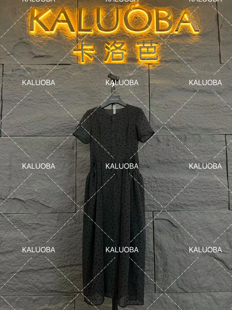 【原创大码设计师款】2024时尚碎花排扣显瘦大码女连衣裙5482