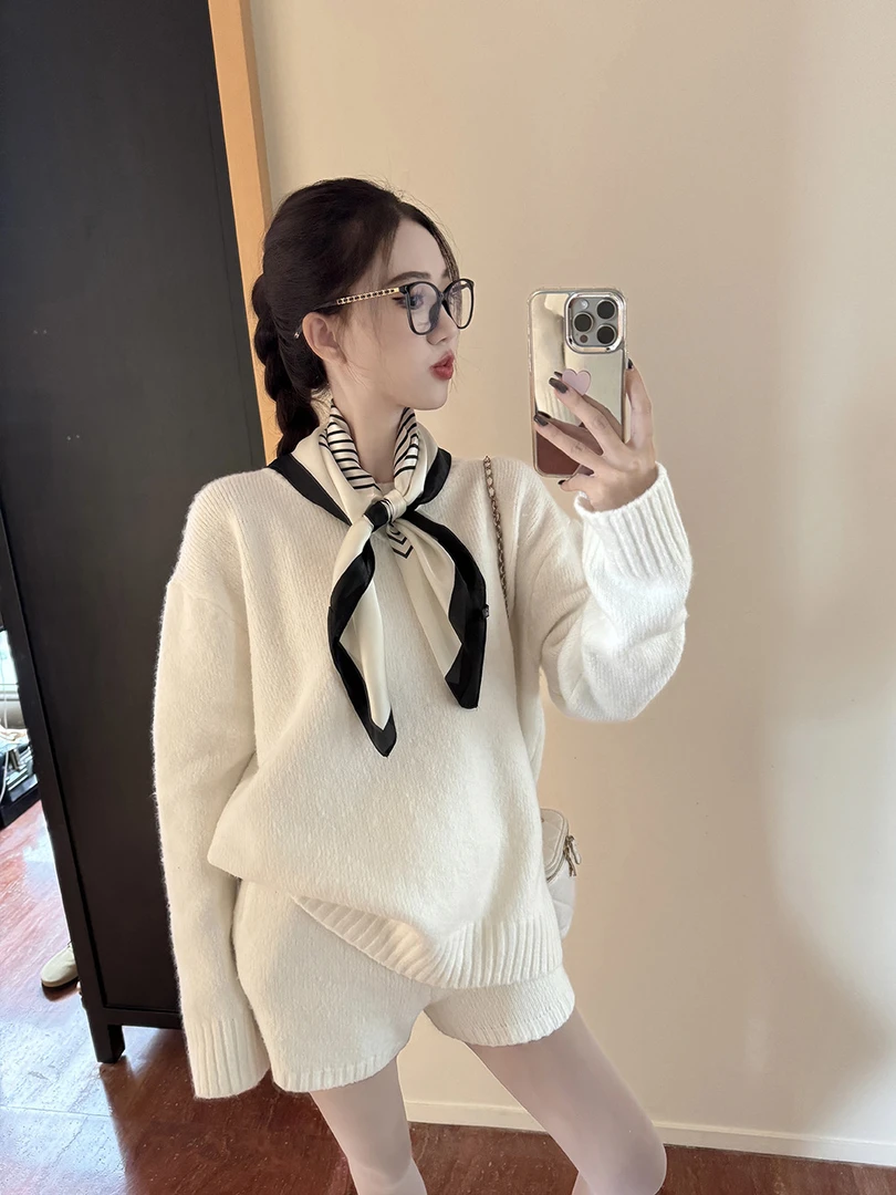 韩系减龄宽松长袖毛衣外穿针织休闲短裤女2024冬季新款时尚套装潮