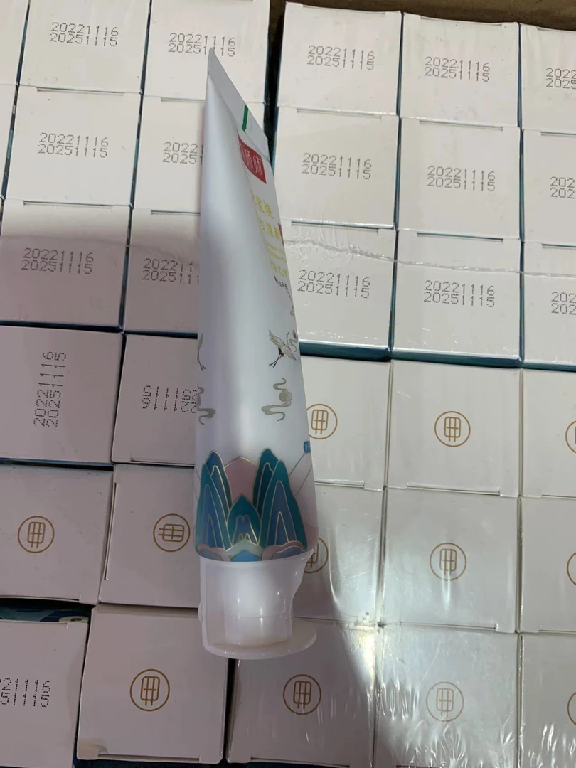 角鲨烷亮白清新牙膏