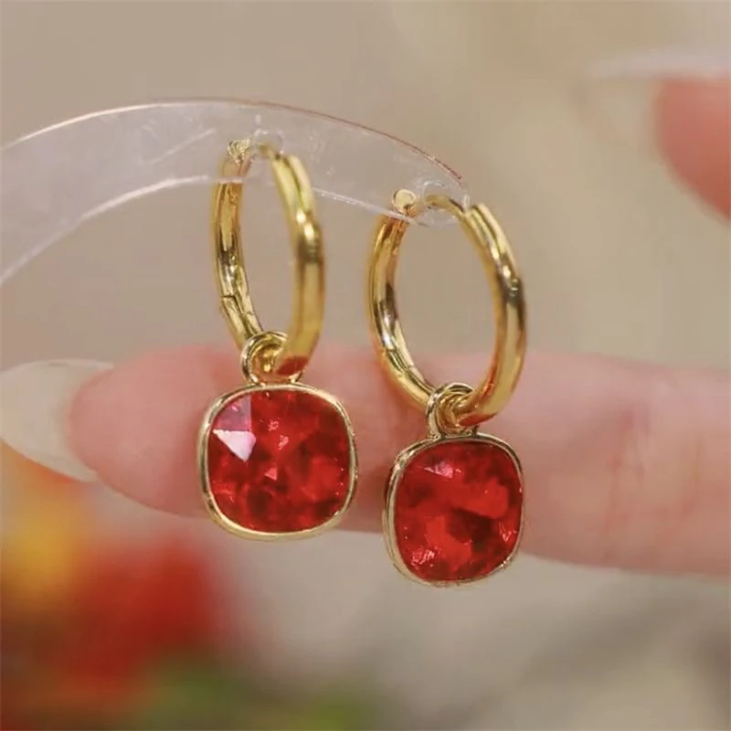 铜合金合成锆石耳饰 小巧精致简约红色耳钉小众轻奢高级气质耳饰